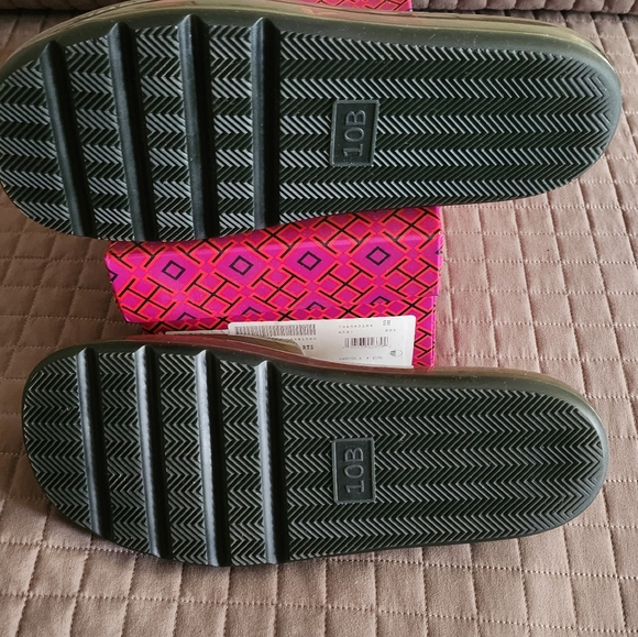 Tory Burch Stylish Olive Green Slide Sandals - Picture 4 of 6